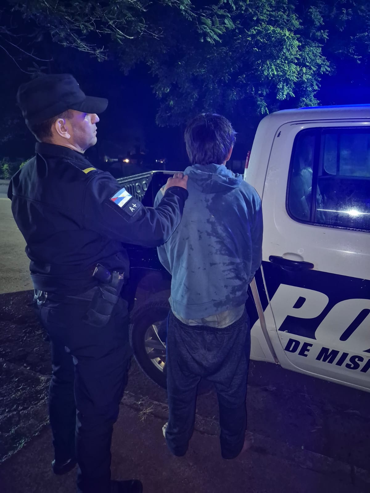 Tres demorados y una motocicleta retenida durante controles policiales en Montecarlo